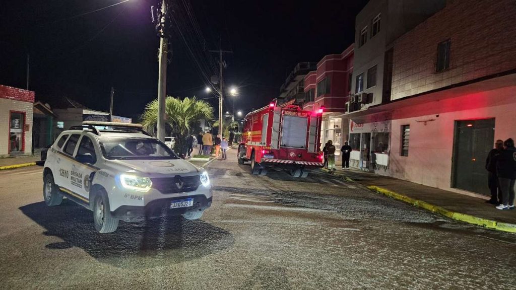 Fogo em prédio no Centro de Palmares