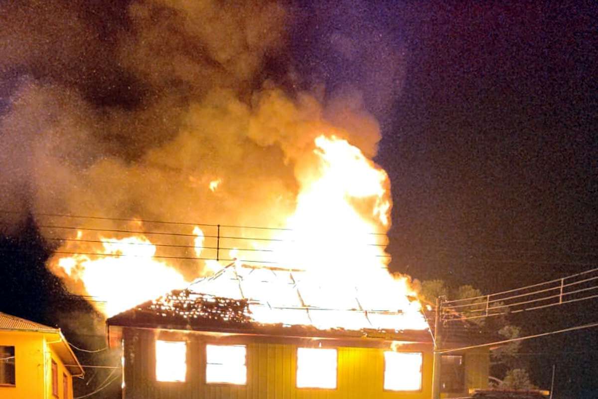 Incêndio destrói prédio histórico no RS