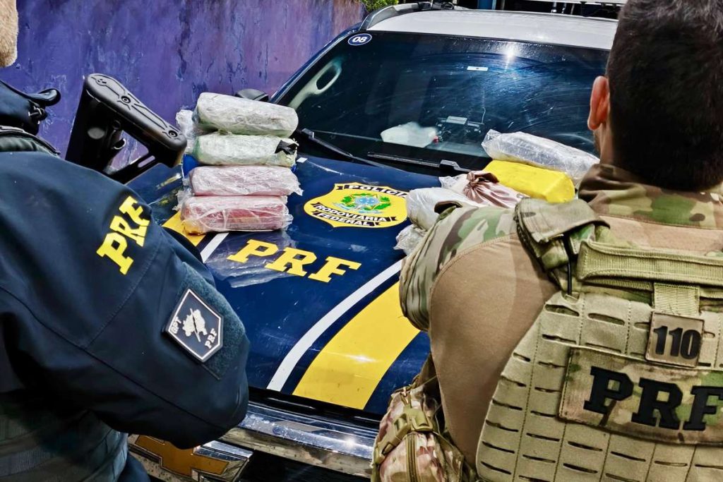 PRF prende três traficantes com 23 quilos de cocaína em Osório