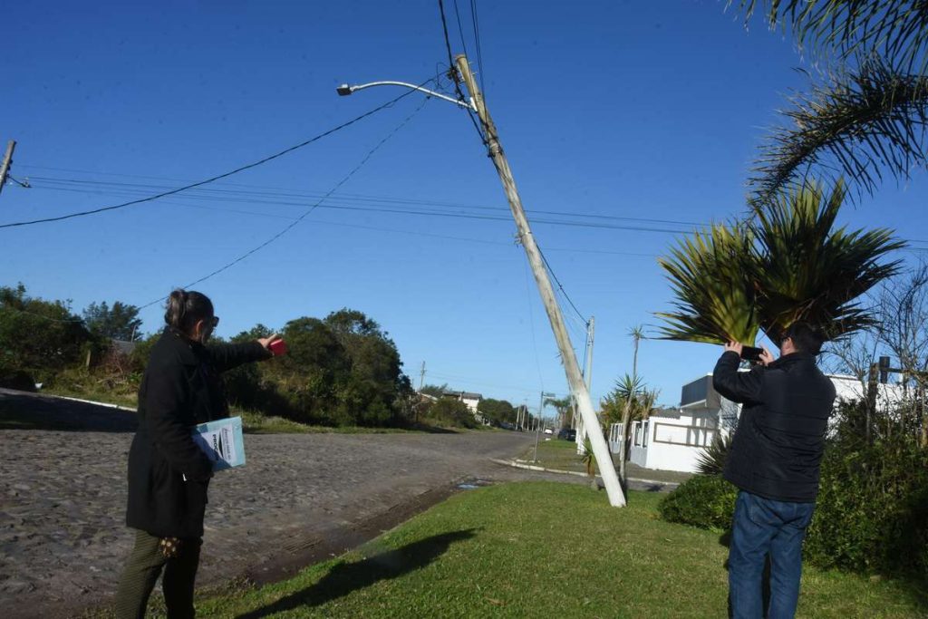 Procon de Imbé fiscaliza CEEE e faz cobranças após ciclone