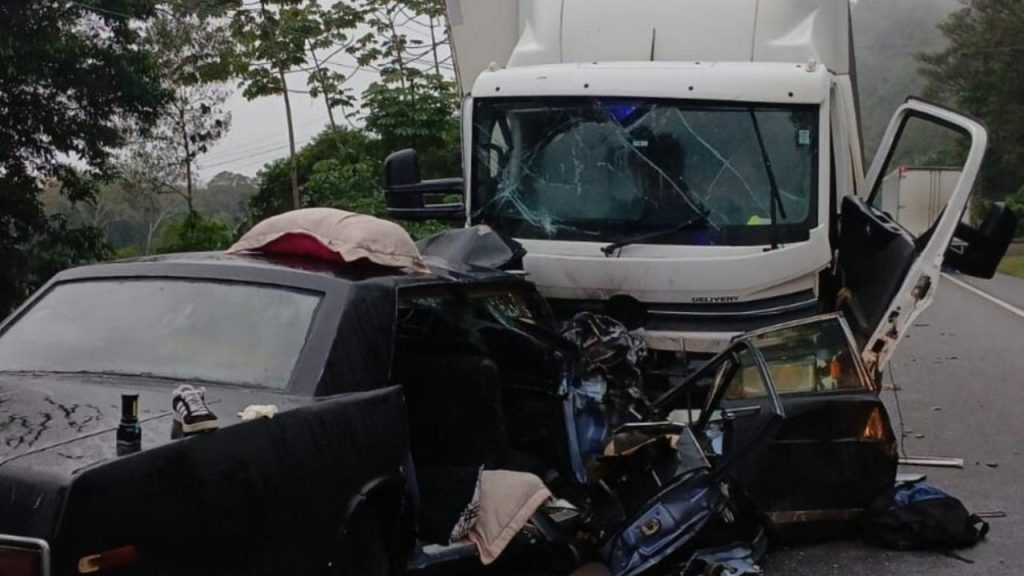 Acidente com caminhão do RS