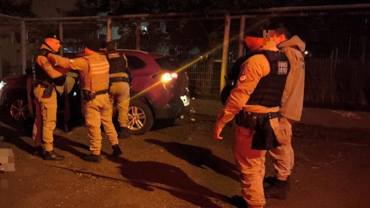 Roubo de veículo e perseguição