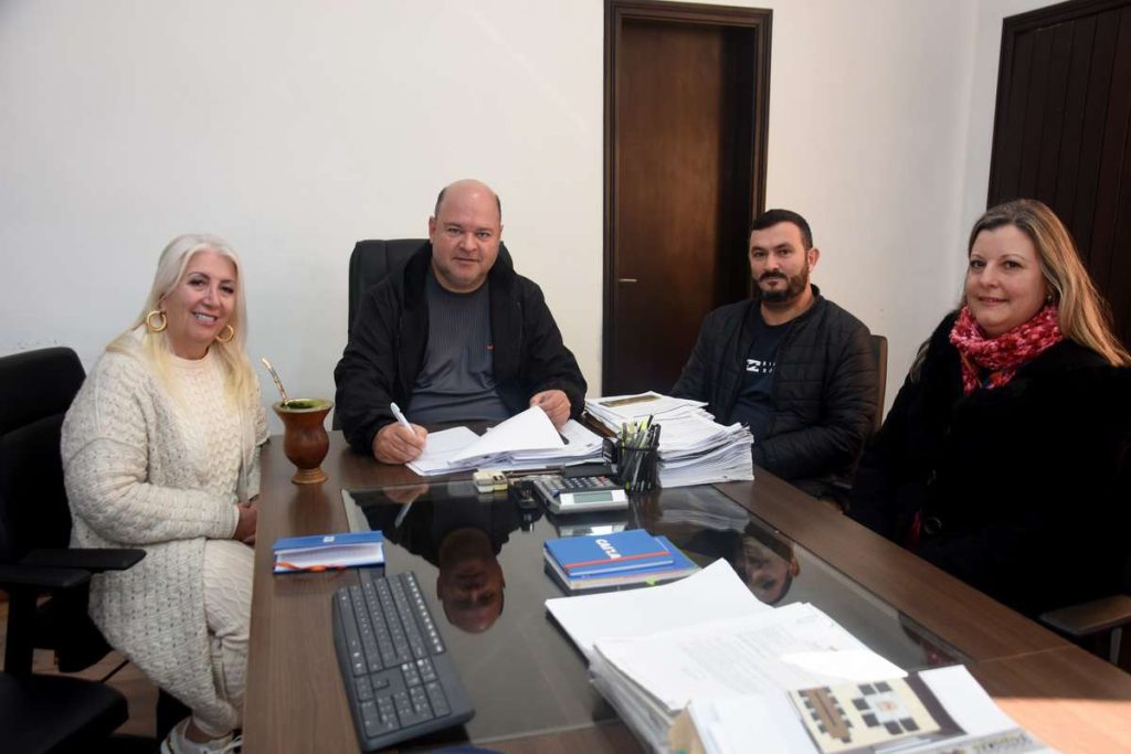 Prefeito assina decreto de desapropriação para futuro CAPS em Imbé