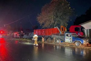 Caminhão desgovernado atinge casas no RS