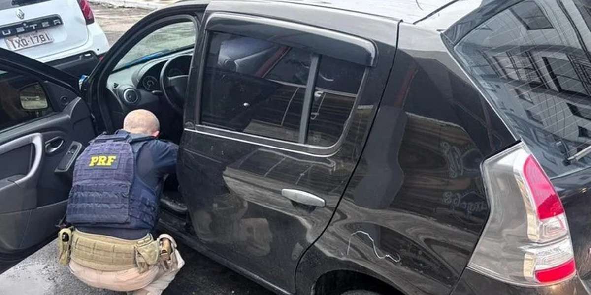 Carro furtado com placas de Osório