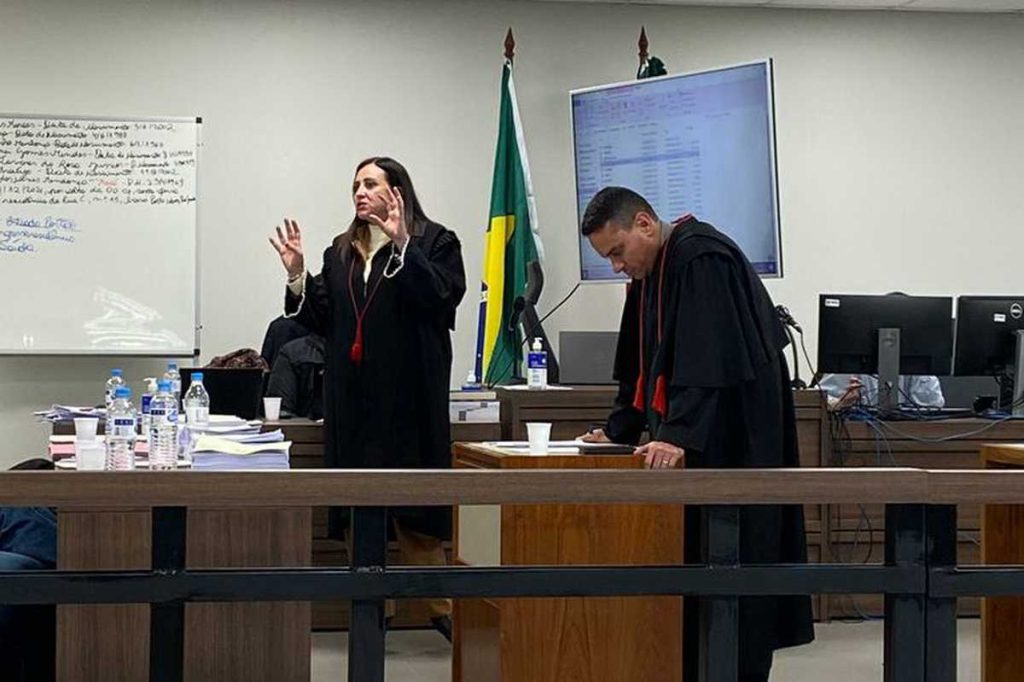 Mulher é condenada por mandar matar o próprio pai no Litoral