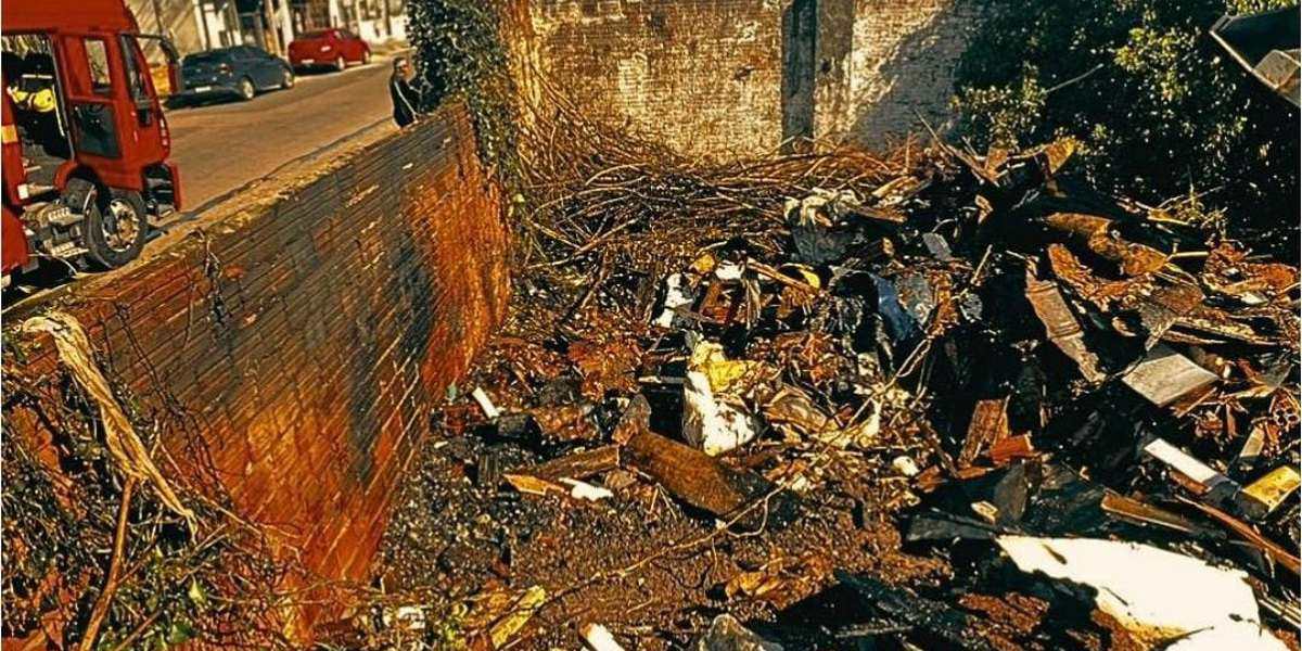 Pneus, fios e vegetação em chamas: moradores relatam reincidência de queimadas no Litoral 10 Pneus