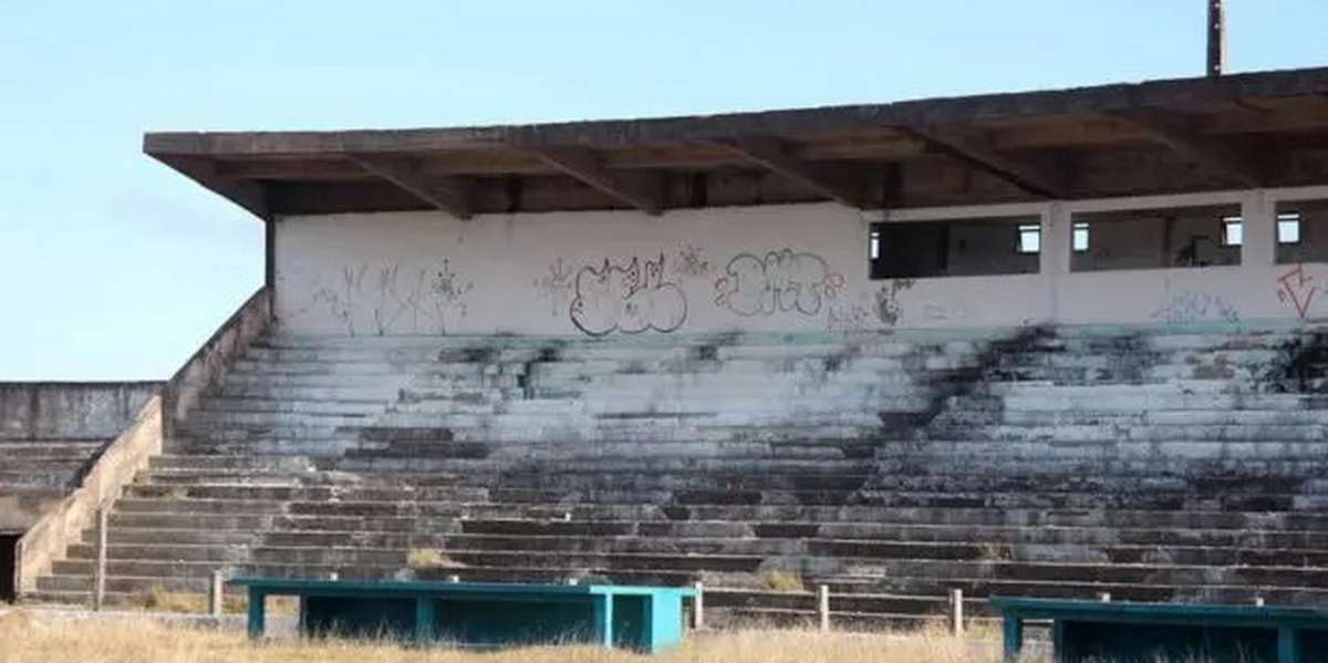 Vai virar autódromo: estádio do Litoral Norte passará por limpeza antes da revitalização