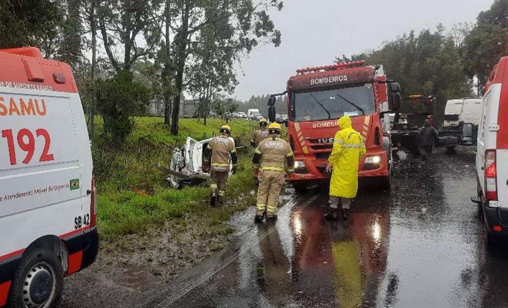 Acidente na Rota do Sol em Terra de Areia deixa 3 pessoas feridas