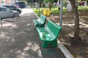 Bancos da praça matriz de Osório isolados: saiba motivo