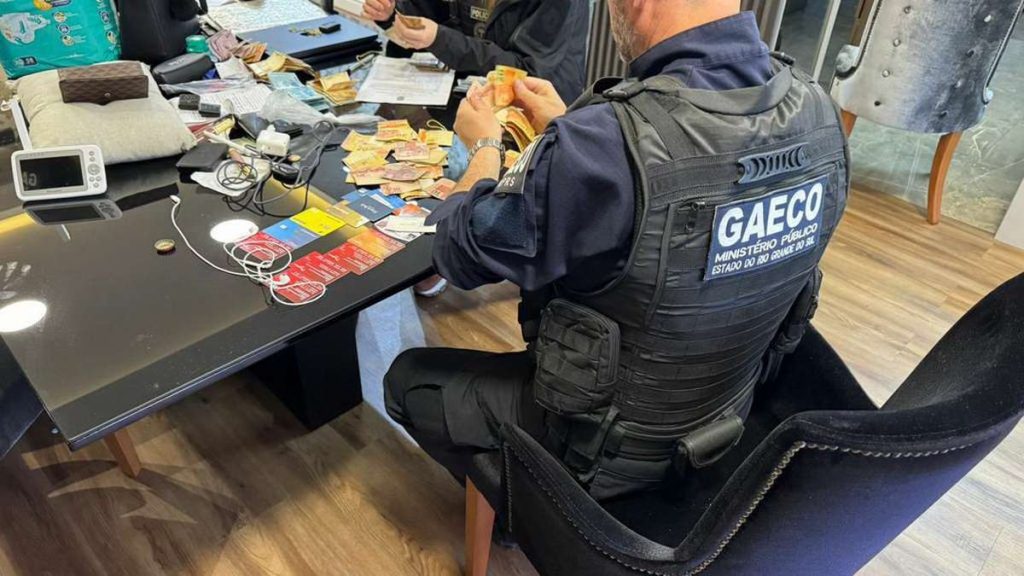 Litoral é alvo de operação que investiga licitações milionárias e uso de laranjas