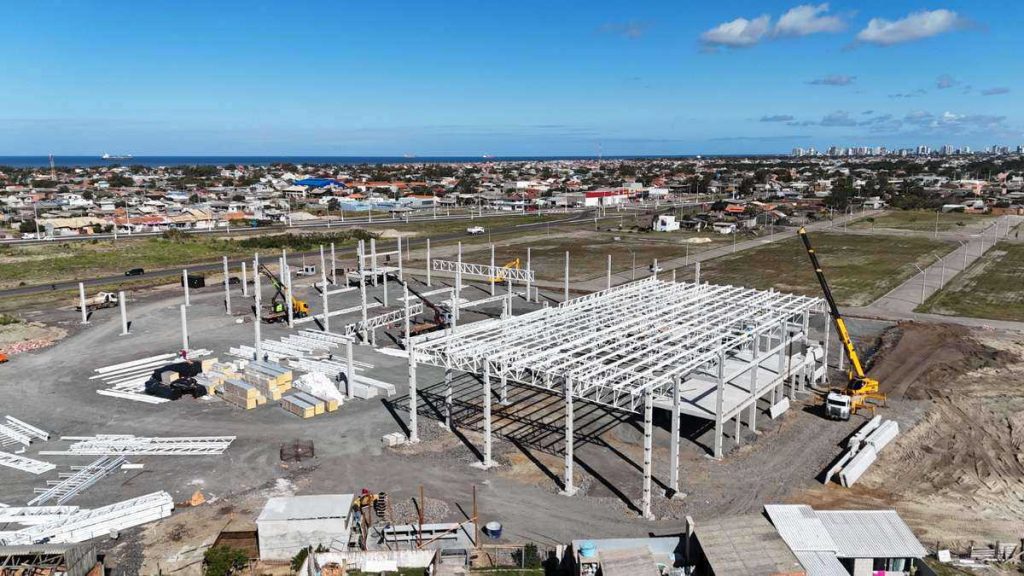 Novo hipermercado tem 178 vagas abertas no Litoral