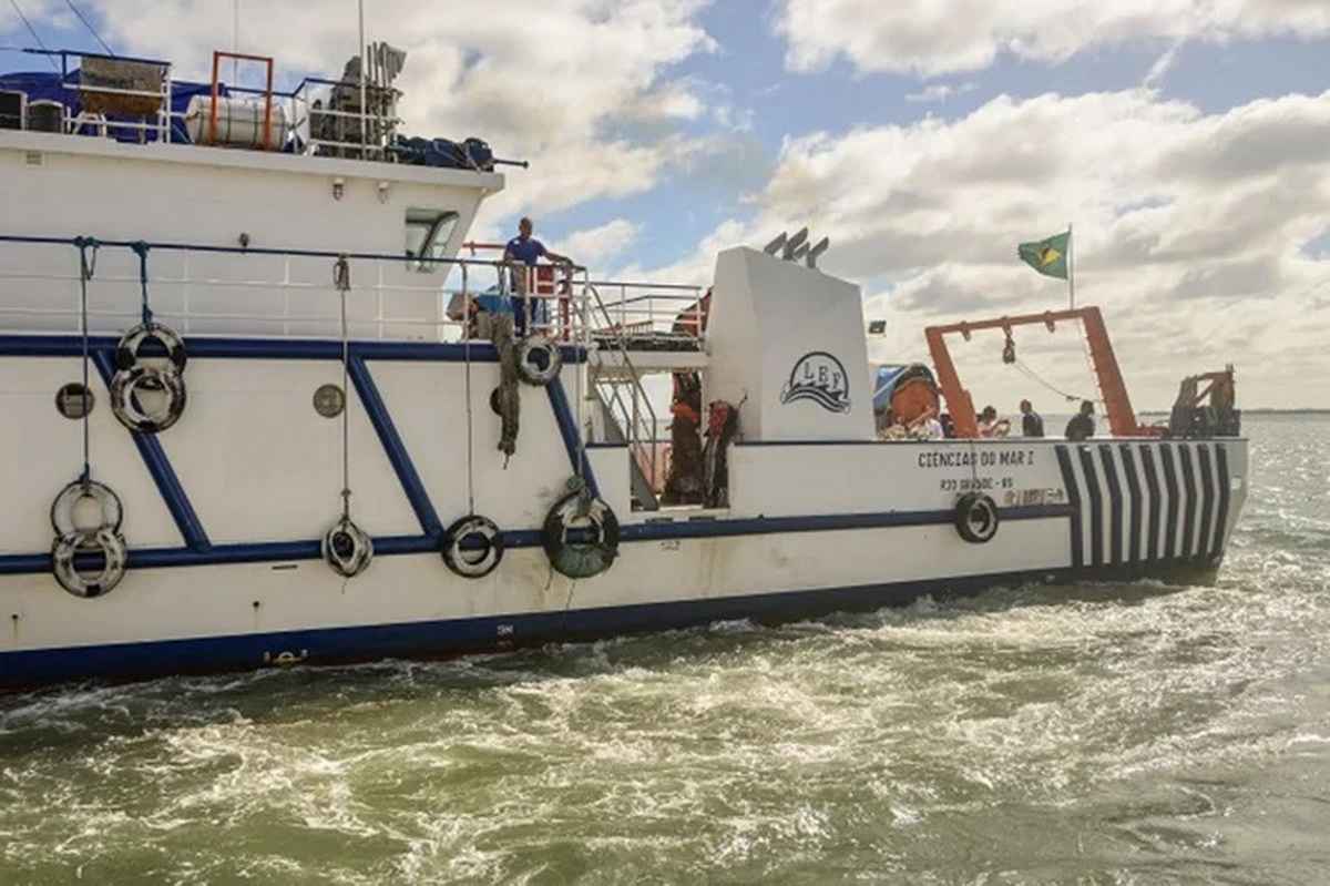 Pesquisadores iniciam expedição no Litoral para estudar impacto da Lagoa dos Patos no oceano
