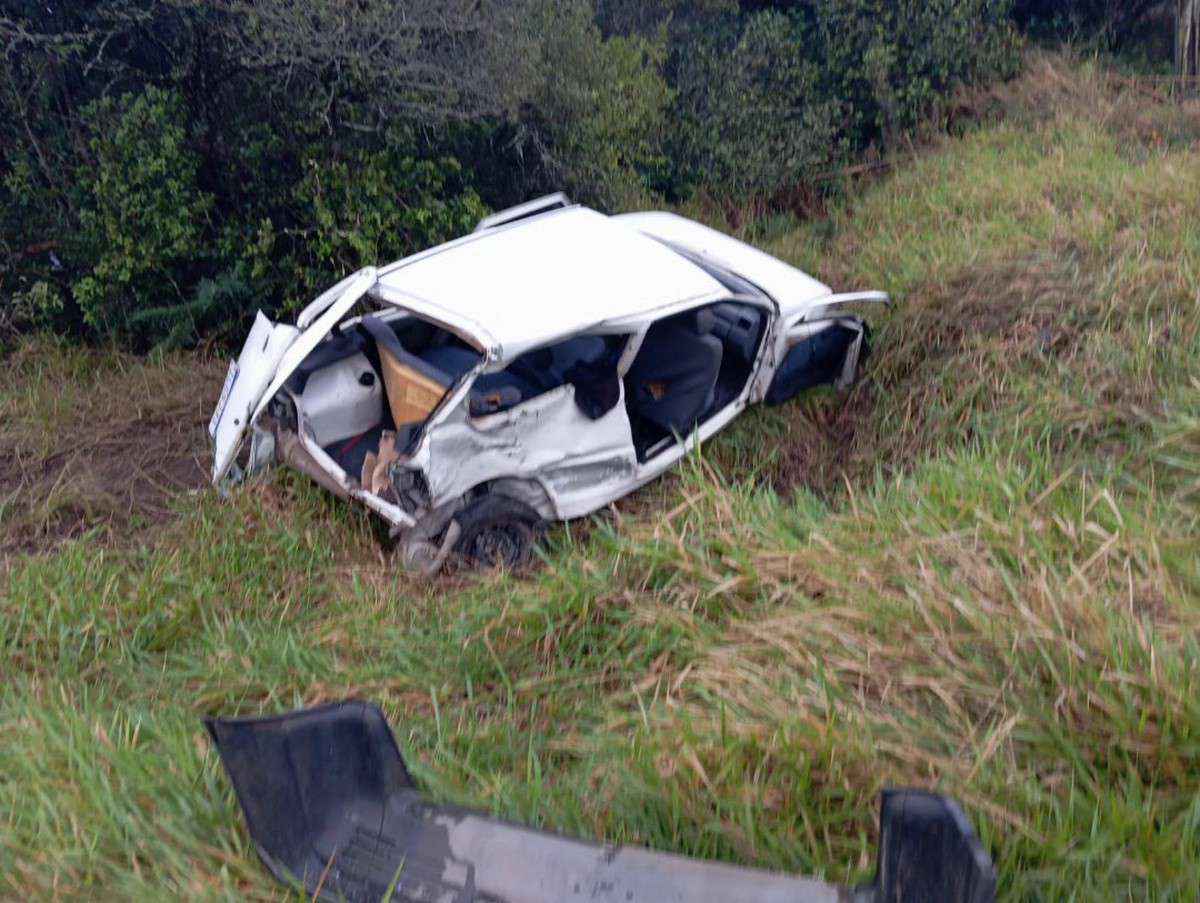 RST-101: motorista fica ferido após colisão com caminhão em Osório