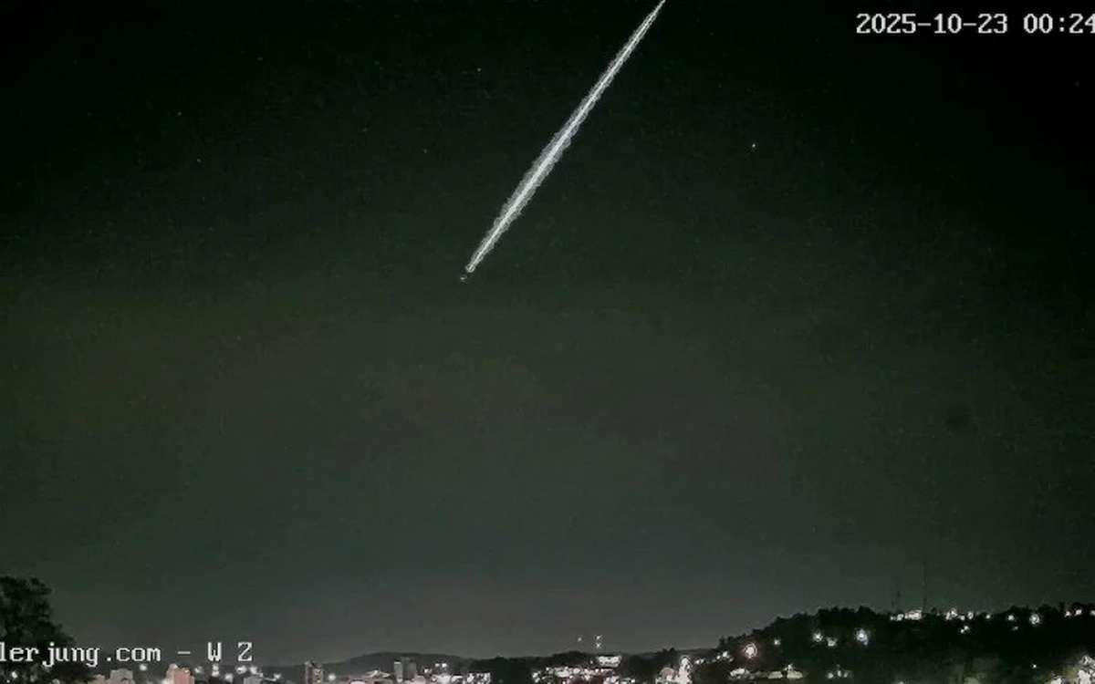 Fireball ilumina o céu do RS durante chuva de meteoros Orionídeas