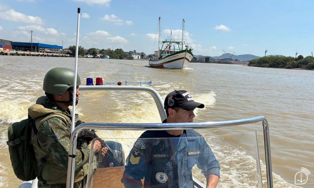 Marinha do Brasil apreende 60 toneladas de pescado no Litoral de SC