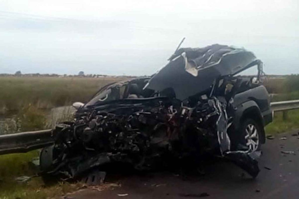 Colisão deixa mortos e bloqueia totalmente a Estrada do Mar