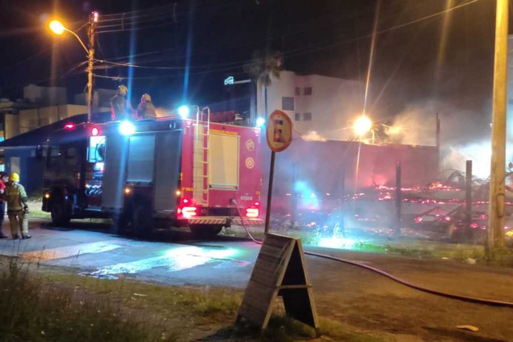 Incêndio de grandes proporções