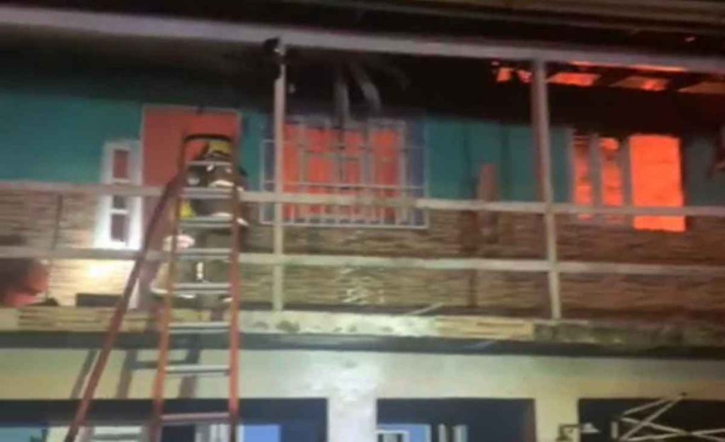 Residência é incendiada e corpo é encontrado em Tramandaí