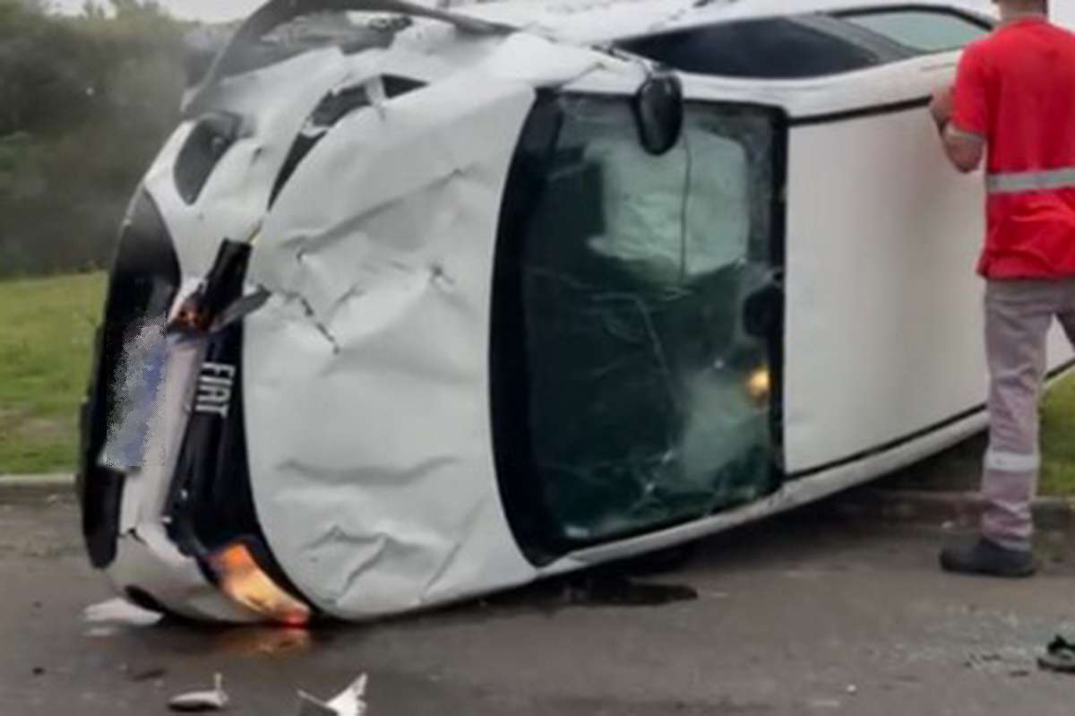 Acidente deixa mulher ferida na rótula da ERS-407 com a Estrada do Mar