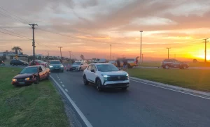 Acidente na Estrada do Mar deixa jovem ferida