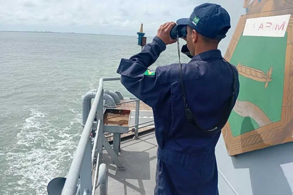 Buscas por pescador desaparecido no Litoral