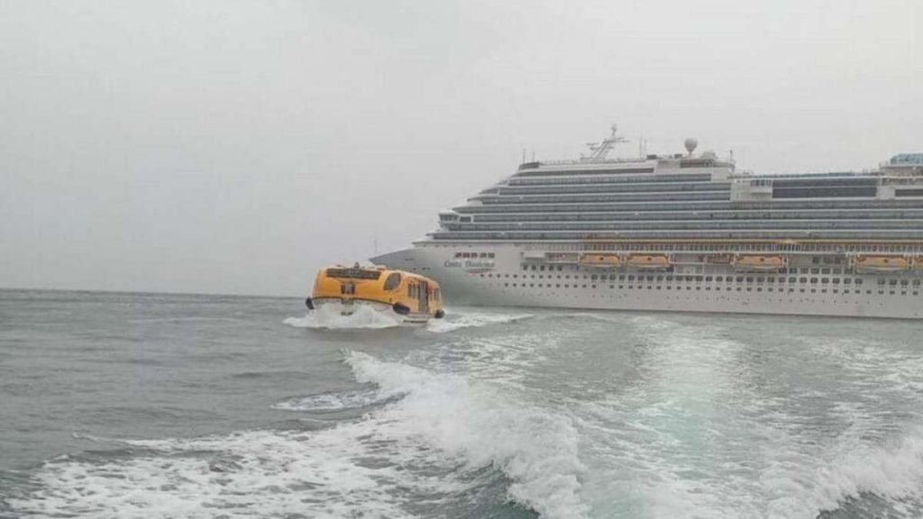 Resgate em alto-mar: mulher é retirada de navio com suspeita de meningite