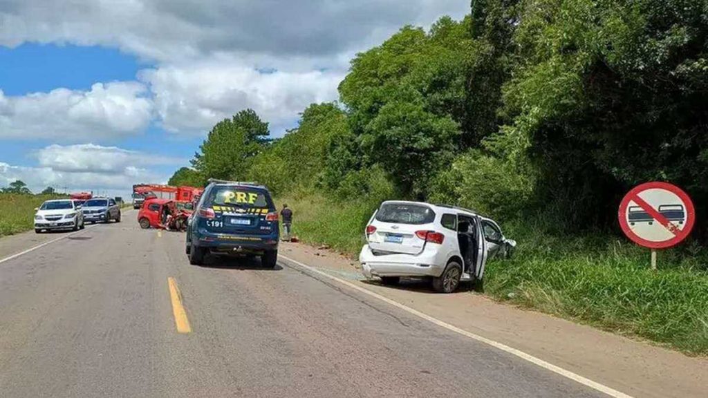 Acidente na BR-290 mata passageiro e deixa bebê ferido