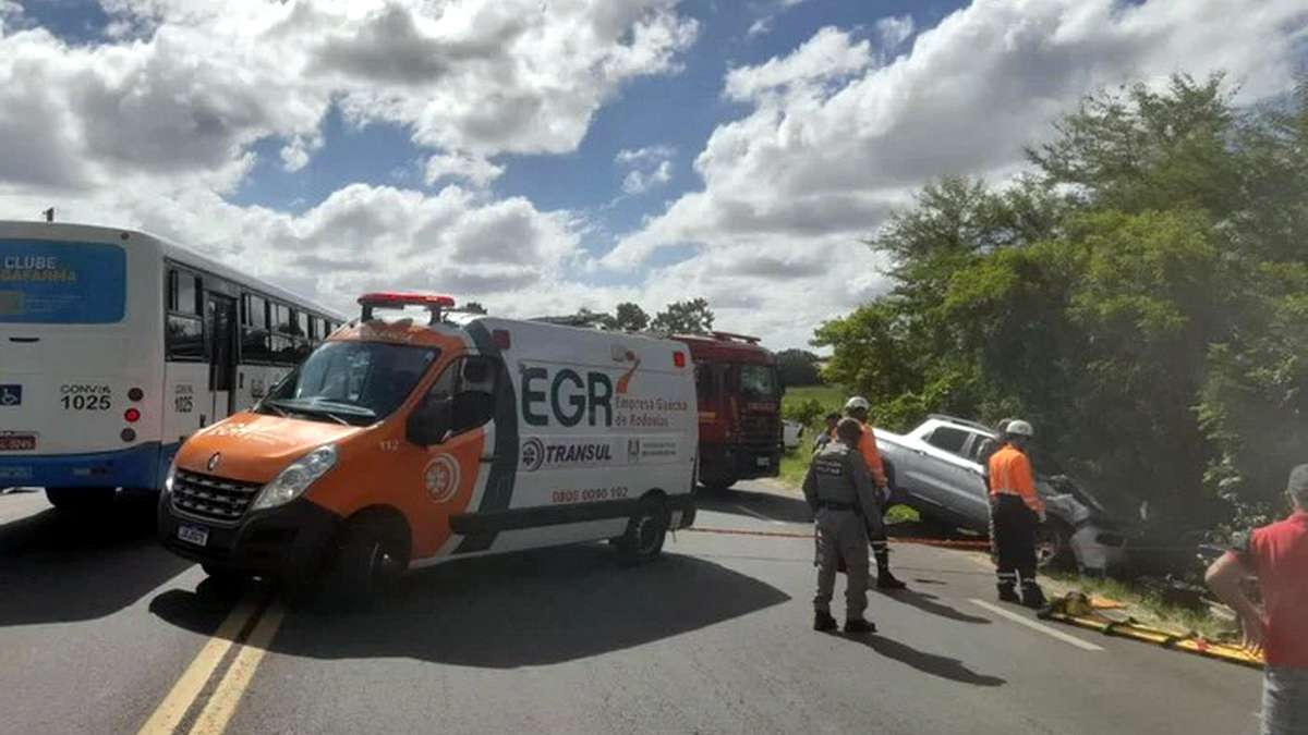 Acidente na ERS-040 deixa mulher morta e 6 feridos