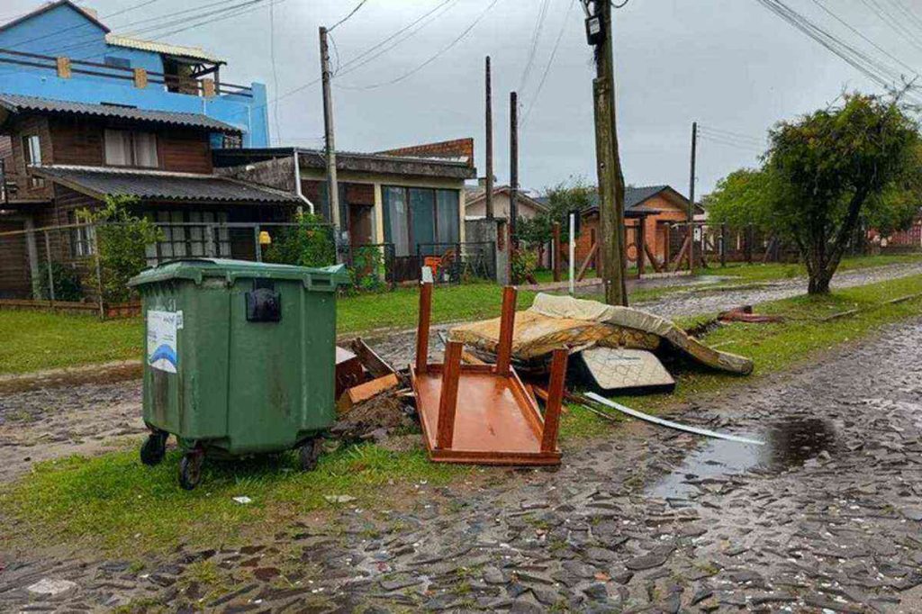 Cidade do Litoral multa em até R$ 5 mil quem descartar lixo irregularmente