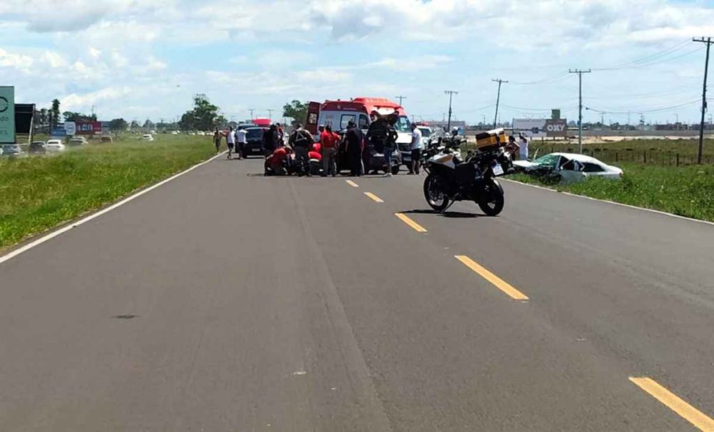 Colisão frontal na Estrada do Mar deixa 4 feridos