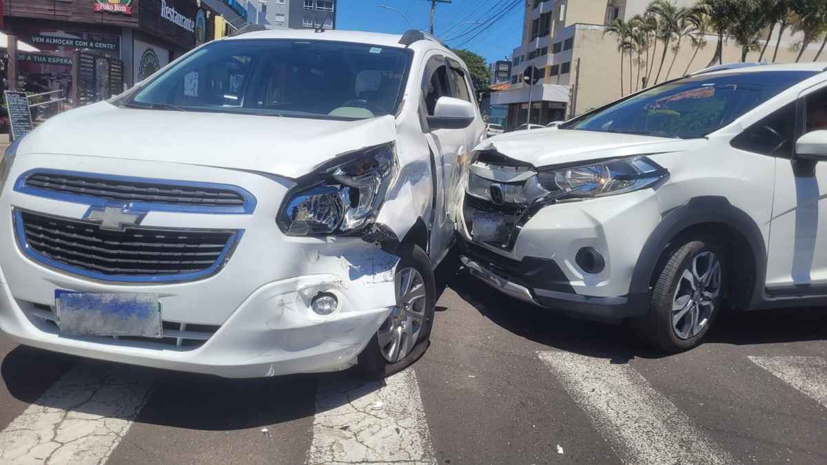 Colisão entre dois veículos bloqueia parcialmente o trânsito no Centro de Osório 20