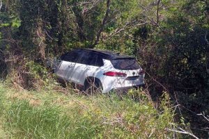 Veículo sai da pista na Estrada do Mar em Osório