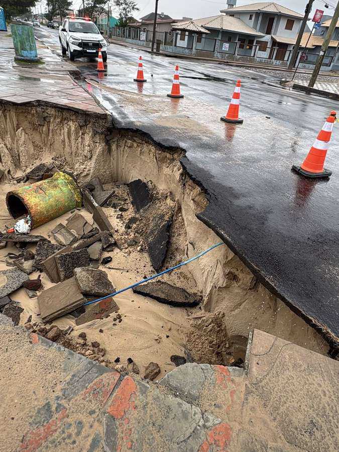 53 mm em 6 horas: temporal alaga ruas e causa estragos em Tramandaí 40