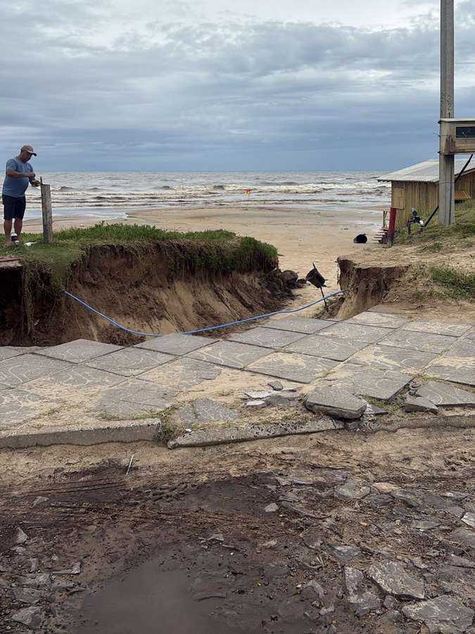 53 mm em 6 horas: temporal alaga ruas e causa estragos em Tramandaí 42
