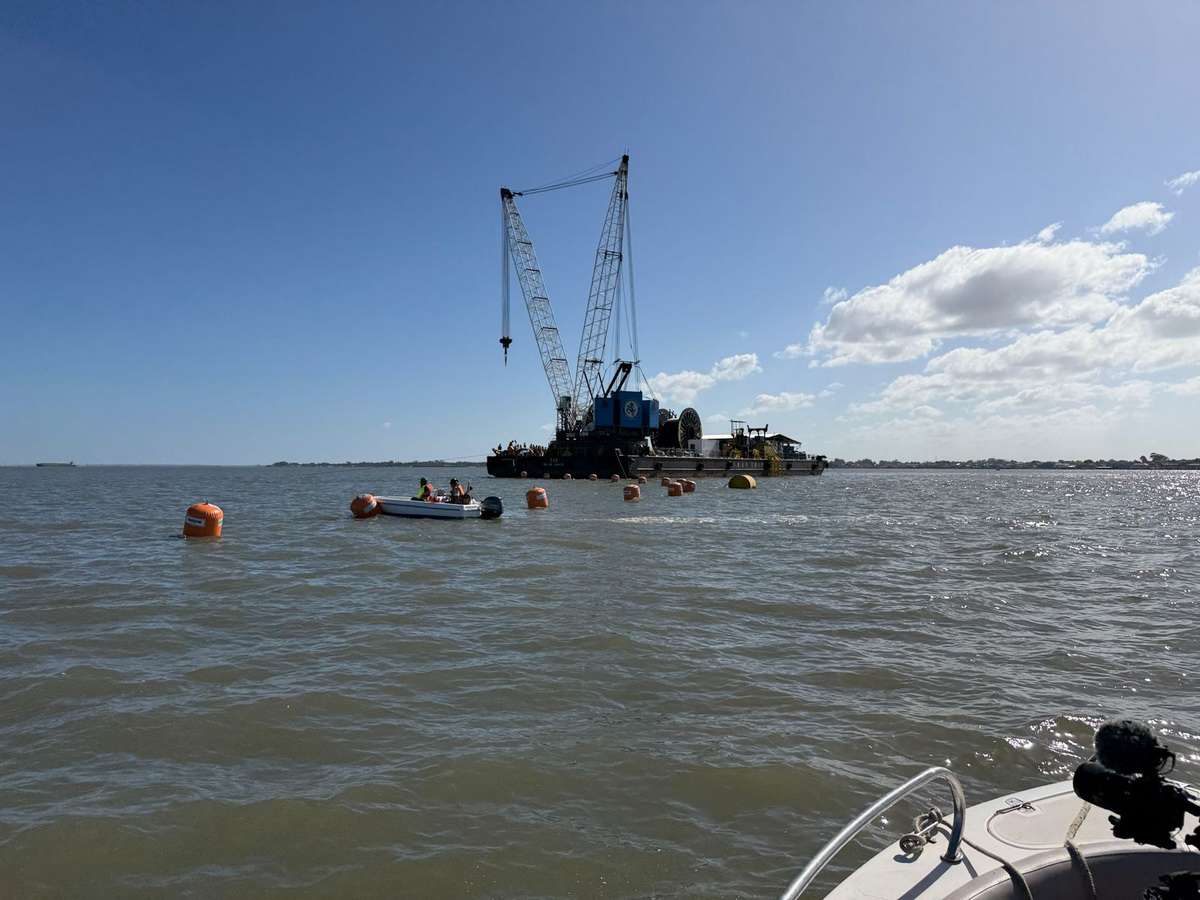 CEEE Equatorial inicia lançamento de cabos submersos na Lagoa dos Patos 11 CEEE Equatorial inicia lançamento de cabos submersos na Lagoa dos Patos 10