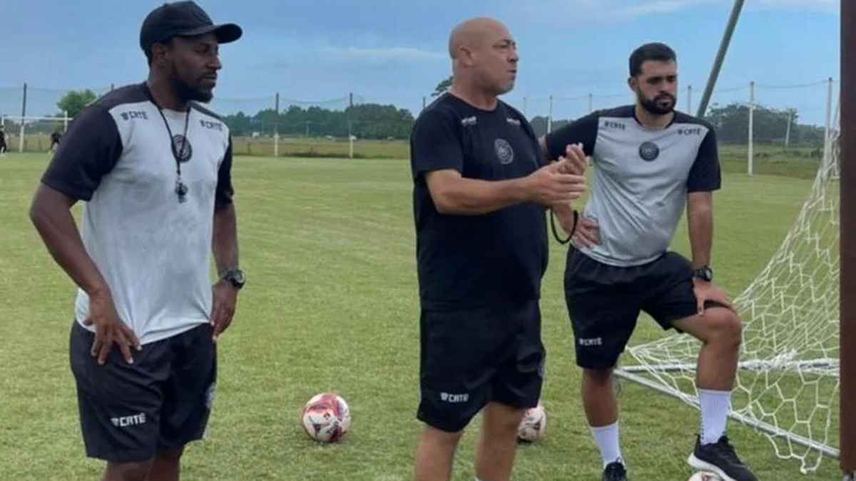 Monsoon anuncia Arílson e entra em concentração total para escapar do rebaixamento em Capão da Canoa