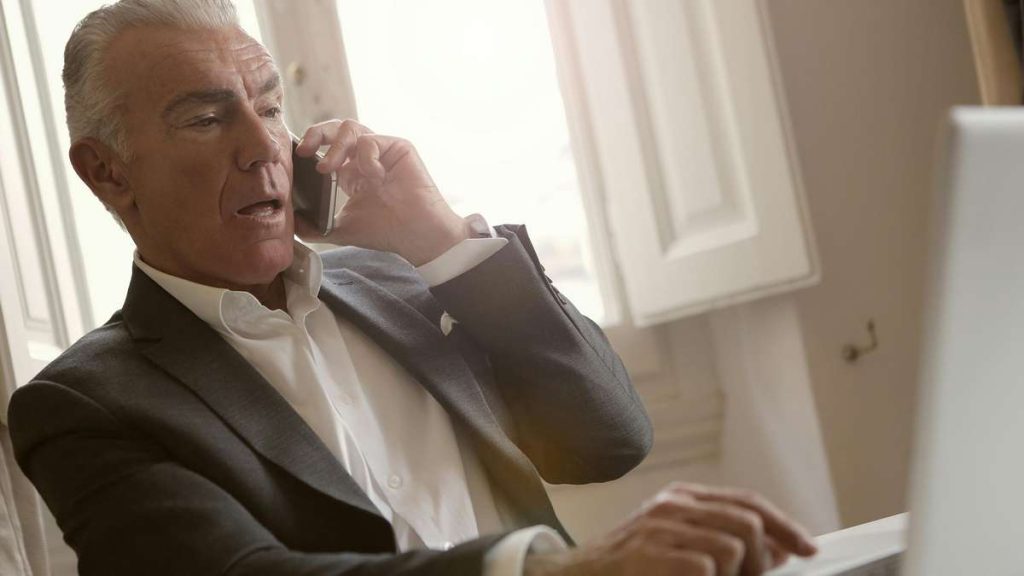 O que é um dossiê completo e como um investigador particular levanta informações cruciais