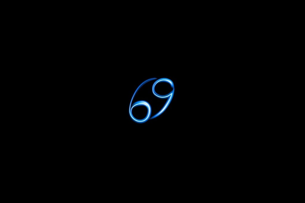 Ilustração do signo de câncer em azul sobre um fundo preto