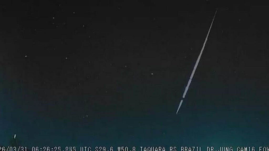 Meteoro é registrado no céu do Rio Grande do Sul
