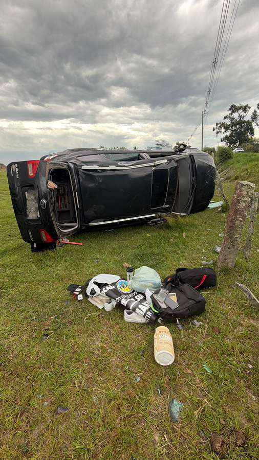 Vereador de Palmares do Sul capota veículo após falha mecânica 11 Vereador de Palmares do Sul capota veículo após falha mecânica 10