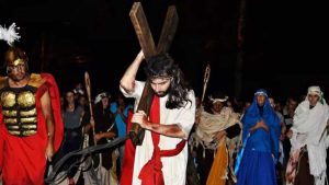 Via Sacra no Morro da Borússia: encenação revive últimos momentos de Jesus em Osório
