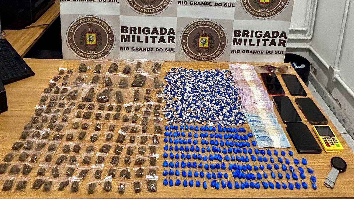 Brigada Militar intercepta carro com quase 1.200 porções de drogas na ERS-040 5 Brigada Militar