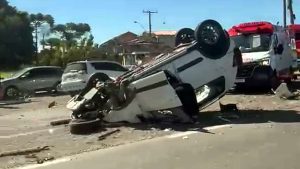 Acidente triplo com capotamento deixa feridos em Osório na ERS-030