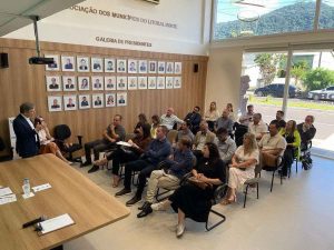 Amlinorte debate consórcio regional e recebe Dom Jaime em reunião com prefeitos