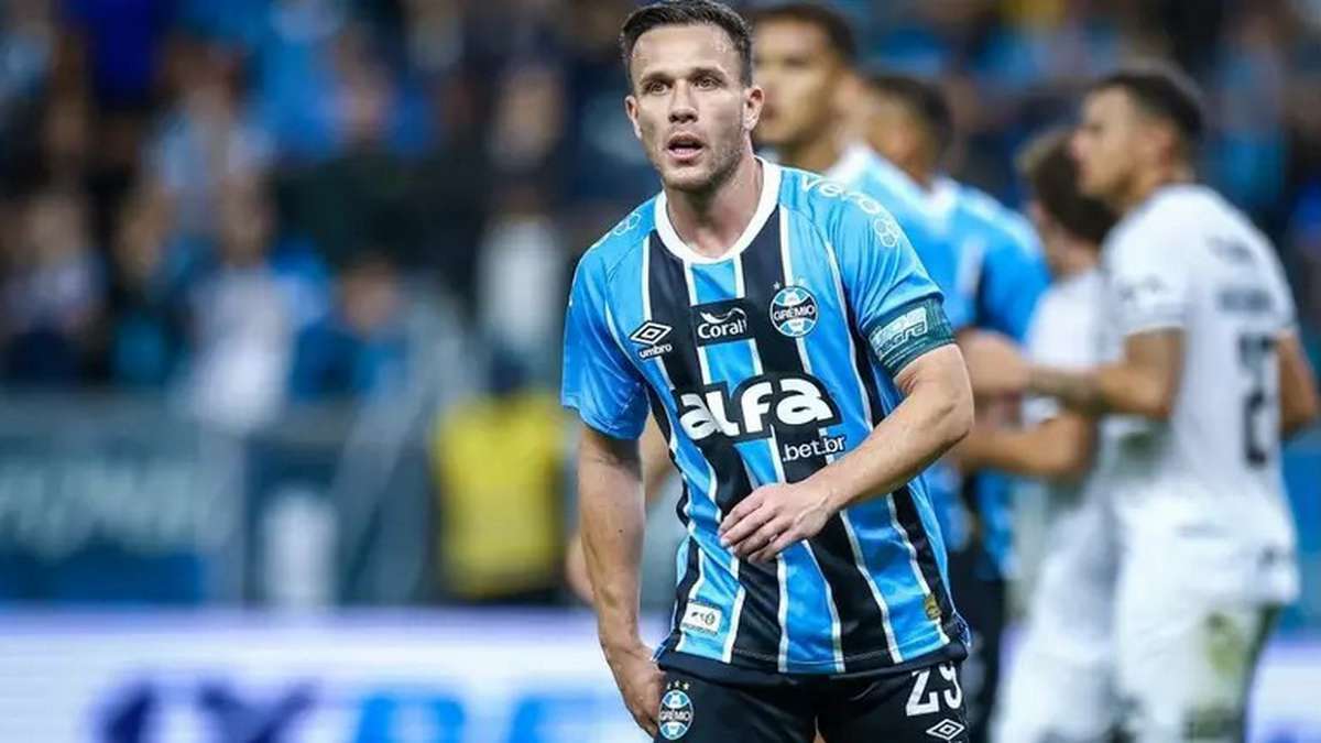 Arthur pode deixar o Grêmio: clube italiano avança e ameaça permanência do volante