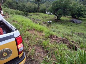 Capotamento na Rota do Sol deixa três feridos no Litoral
