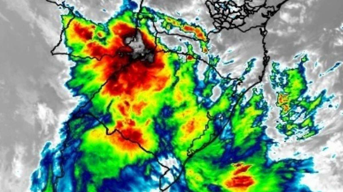 Ciclone avança pelo RS e satélite expõe núcleo intenso da tempestade