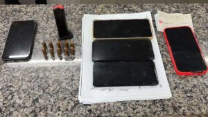 Extorsão contra morador do Litoral termina com prisão e arma apreendida na Serra