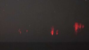Fenômeno atmosférico raro no RS: red sprites são captados no Litoral Norte